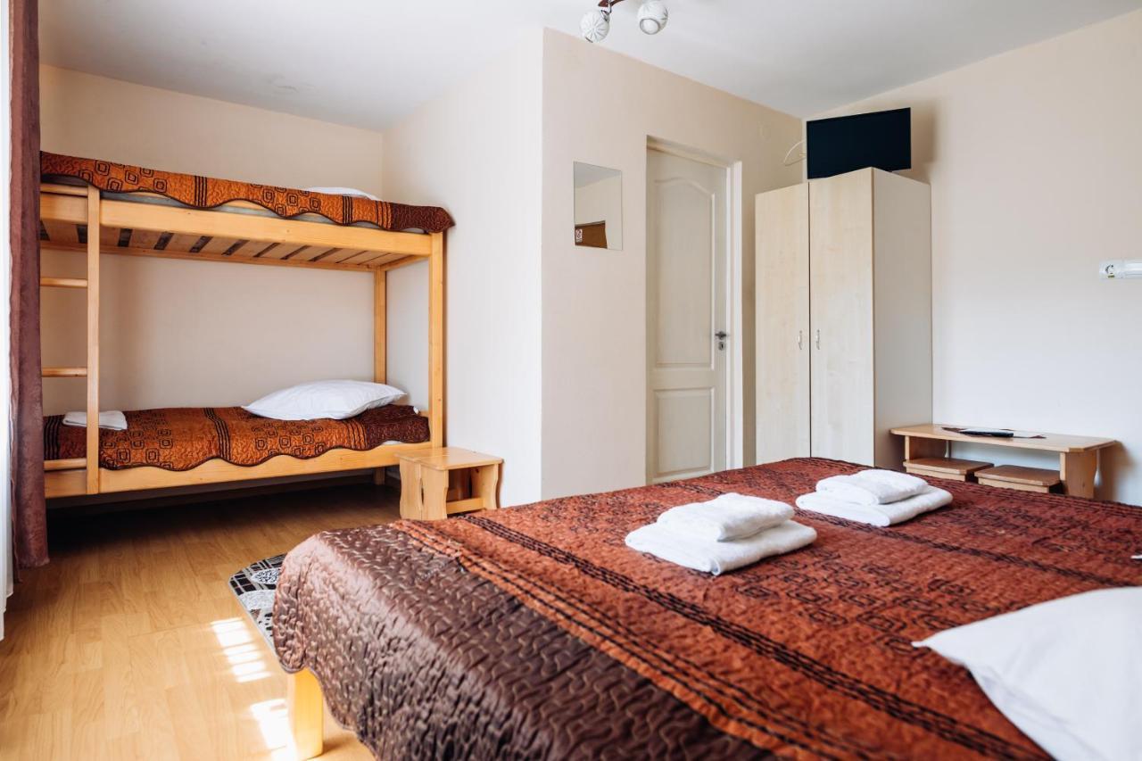 Iris 2 Bed & Breakfast Прайд Екстериор снимка